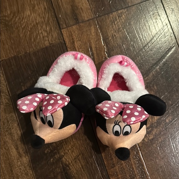 Disney Minnie Mouse Pink and Black Kids Slippers - Picture 2 of 4